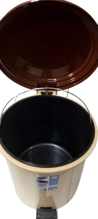 Step-On Cream Wastebasket 12LT